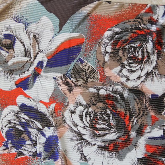 New & Tag Vince Camuto Long Rectangle Flower Scarf - Picture 3 of 14